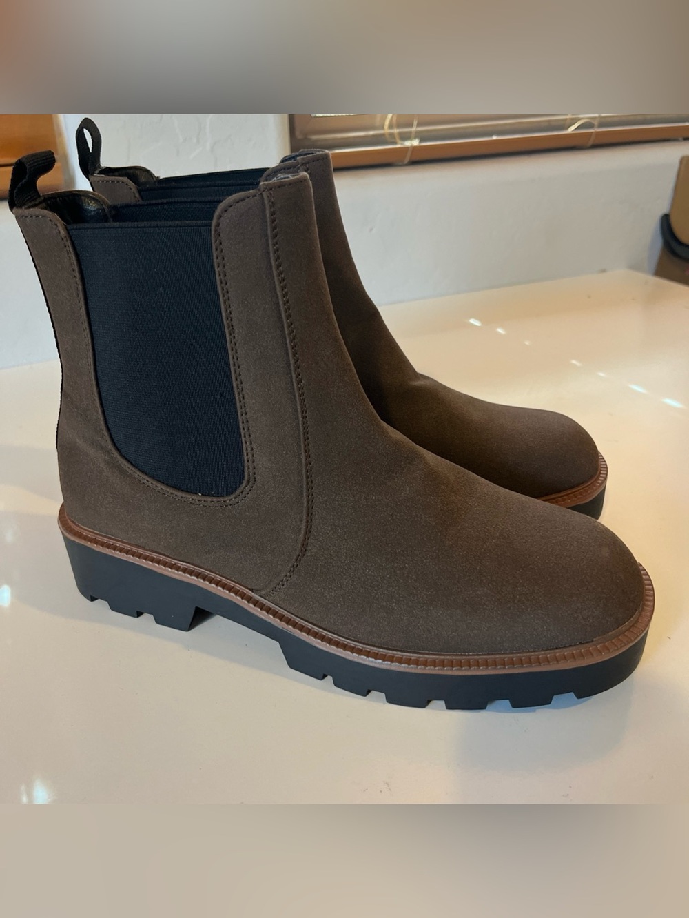 Chinese Laundry Rev Chelsea Ankle Boot Lugged Sole Round Toe Brown Women’s 8.5